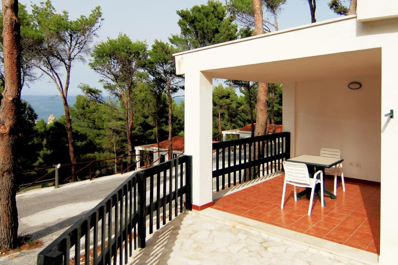 Gattarella Family Resort - Self Catering Accommodations In The Pinewood Vieste Bagian luar foto